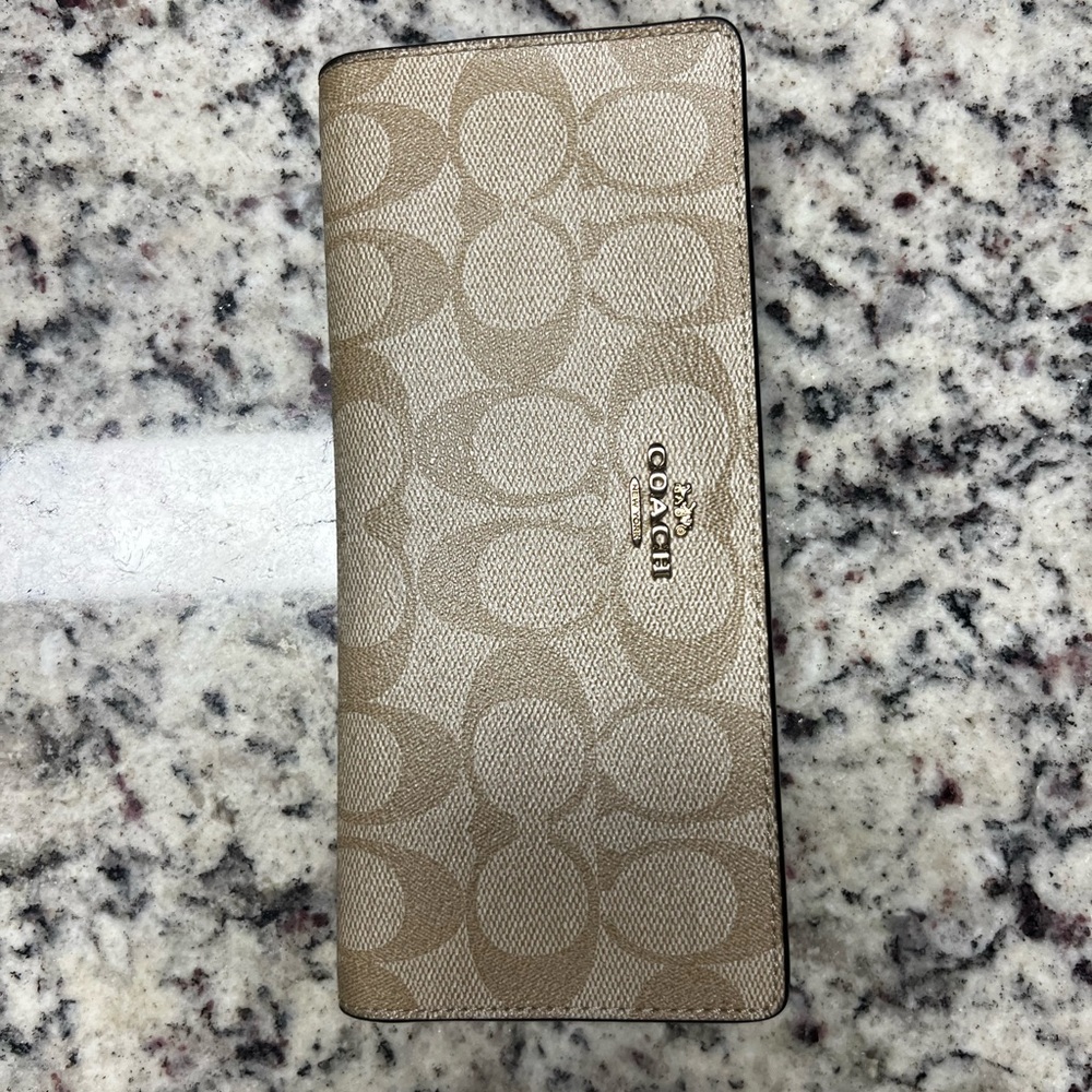 Tan Coach wallet - Picture 2 of 5